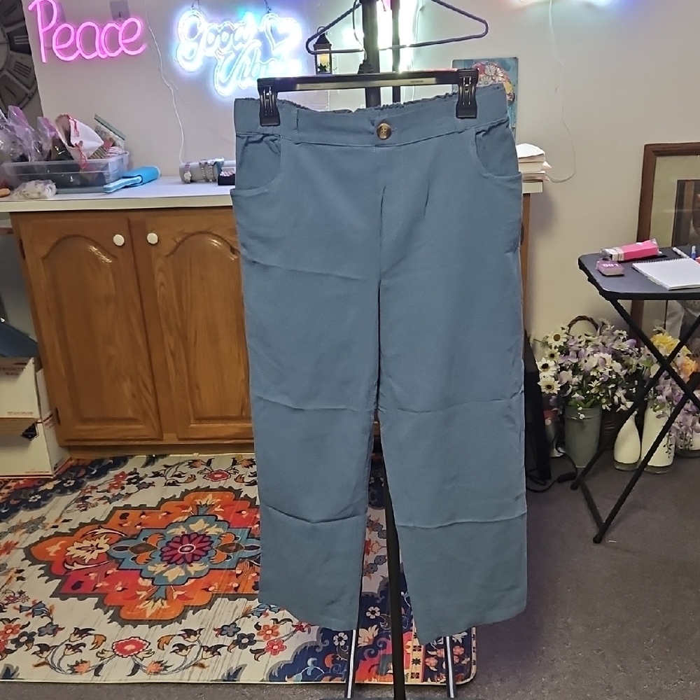 Relaxed Blue Capris with Cropped Length